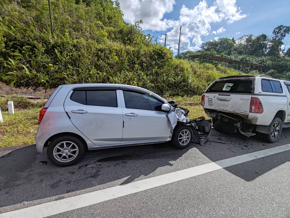 Five Injured in Three-Vehicle Crash Along Jalan Serudit, Betong 2 Five Injured in Three-Vehicle Crash Along Jalan Serudit, Betong