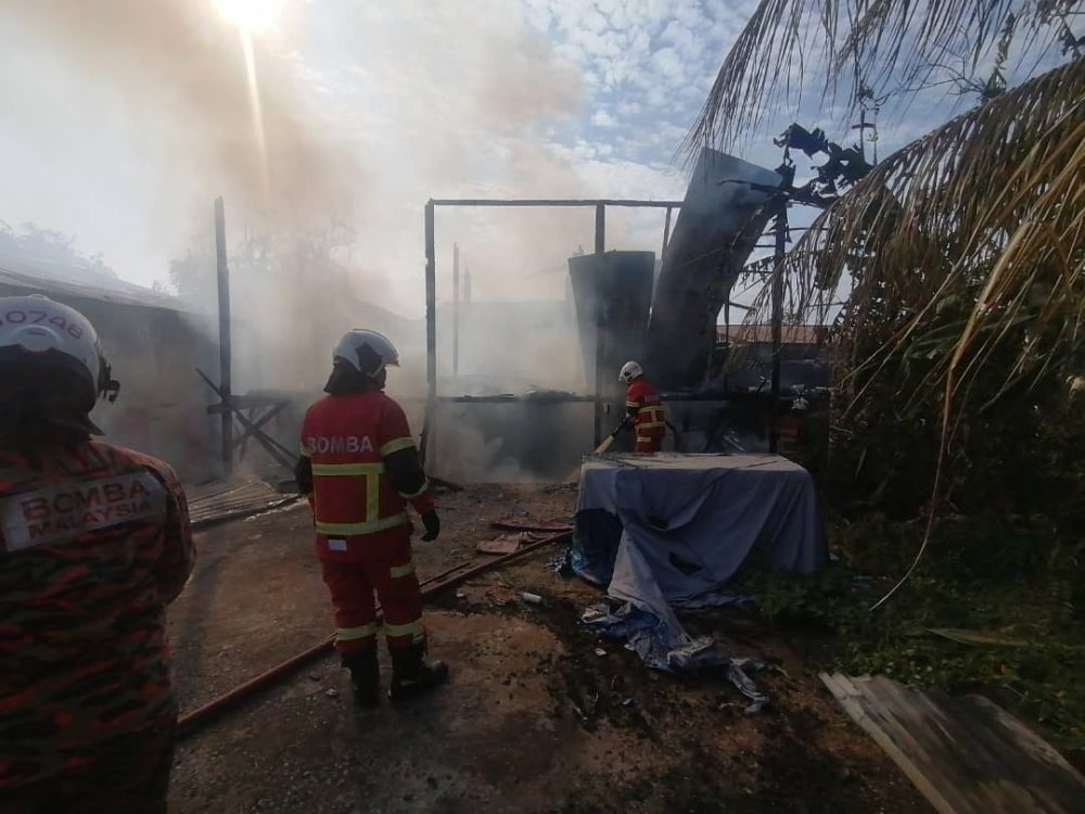 Kampung Bintawa Ulu House Razed in Morning Fire, No Injuries Reported