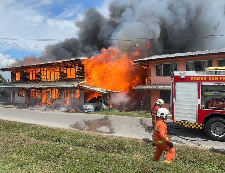Kampung Sungai Pegei Fire 4 Families Lose Home in Mukah Blaze