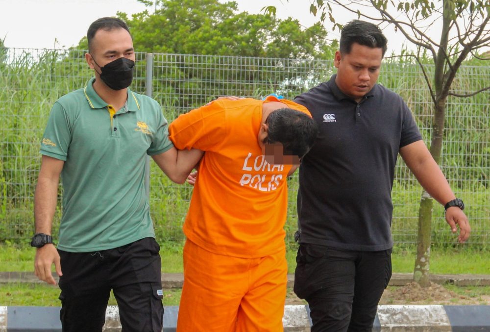 Kelantan Teacher Stabs Own Son with Vegetable Knife 2 Kelantan Teacher Stabs Own Son with Vegetable Knife