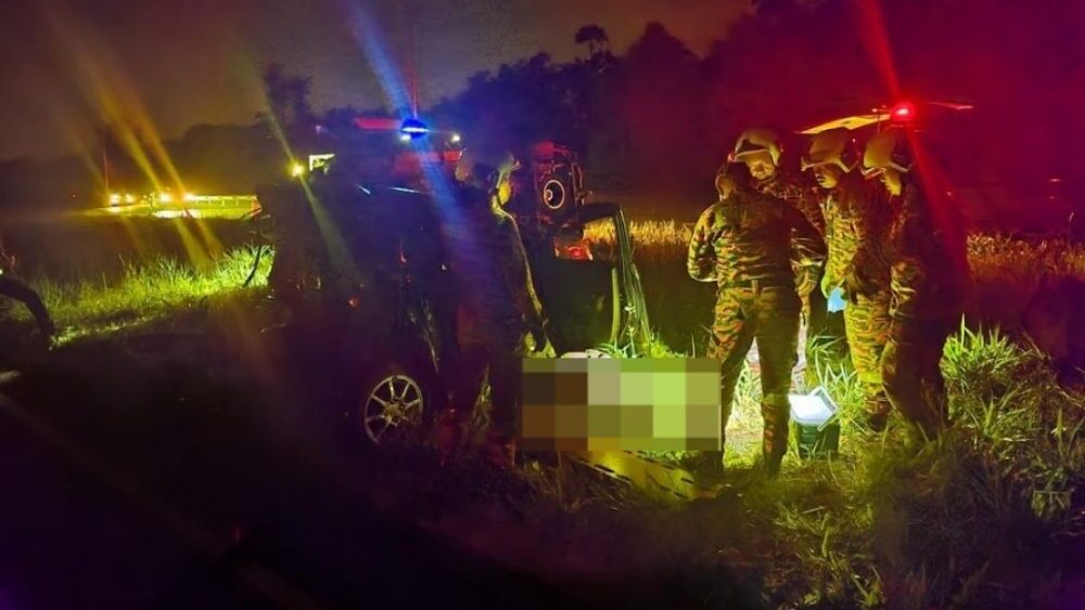 Man Thrown Out in Early Morning Crash on Jalan Diplomatik 1 Man Thrown Out in Early Morning Crash on Jalan Diplomatik