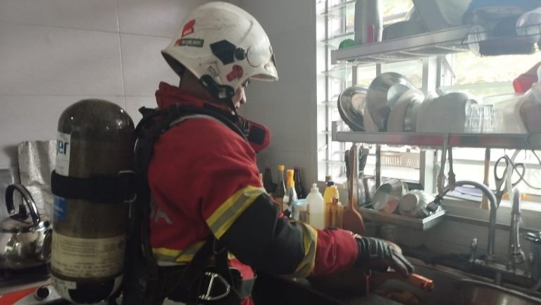 Quick-Thinking Sarikei Homeowner Stops Kitchen Fire Spread