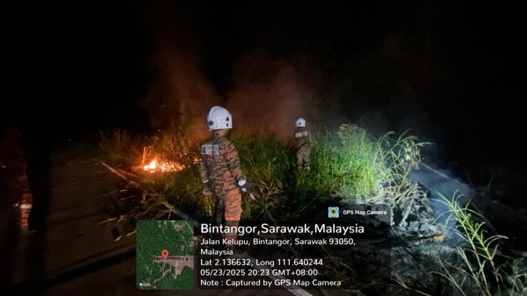 Swift Response by Bintangor Firefighters Stops Bushfire Spread
