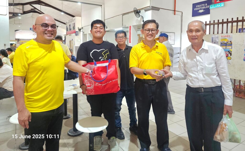 SUPP Batu Lintang Brings Father’s Day Cheer to Stutong Market