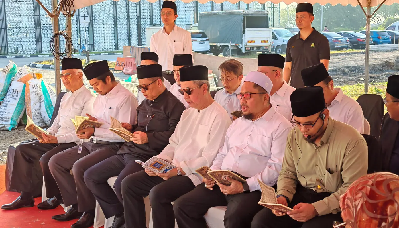 Sarawak Secretary, Wife Pay Respects to Late Puan Sri Juma’ani