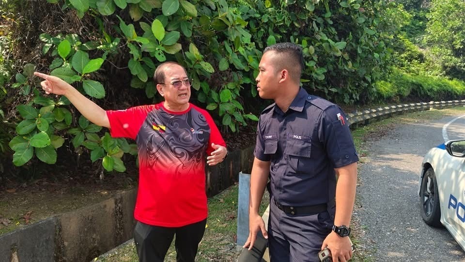 Tanjong Batu Hill Climbing Area Closed After Fire Incident Today 2 Tanjong Batu Hill Climbing Area Closed After Fire Incident Today