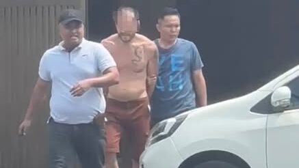 Chaos in Tabuan Desa: Man Runs Amok, Vandalises Property and Scares Residents 1 Chaos in Tabuan Desa Man Runs Amok, Vandalises Property and Scares Residents