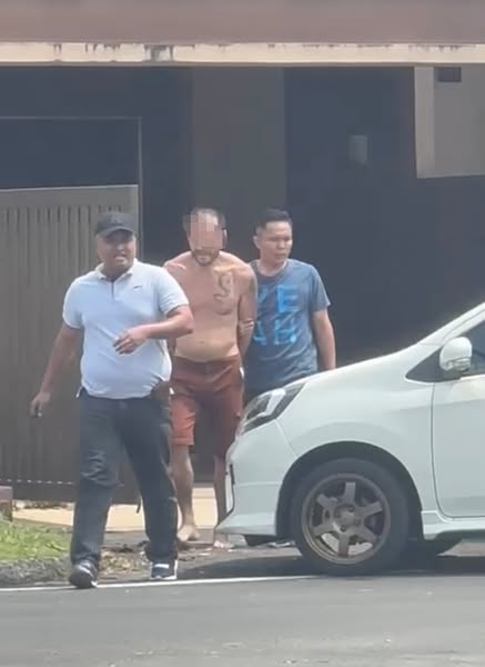 Chaos in Tabuan Desa: Man Runs Amok, Vandalises Property and Scares Residents 2 Chaos in Tabuan Desa Man Runs Amok, Vandalises Property and Scares Residents