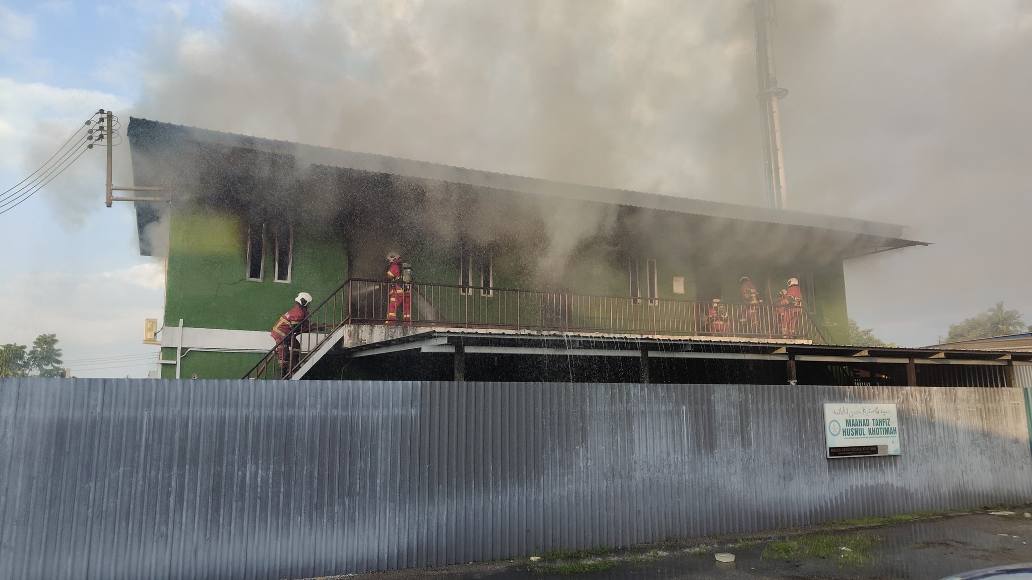 Fire at Petra Jaya Tahfiz Centre 20 Students, 4 Ustaz Escape Safely