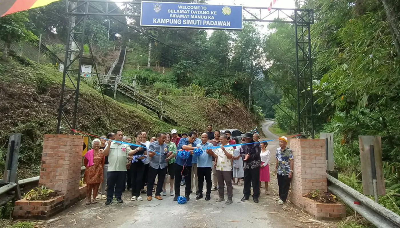Kampung Annah Simuti Unveils New Village Gate and Receives RM30,000 for Development
