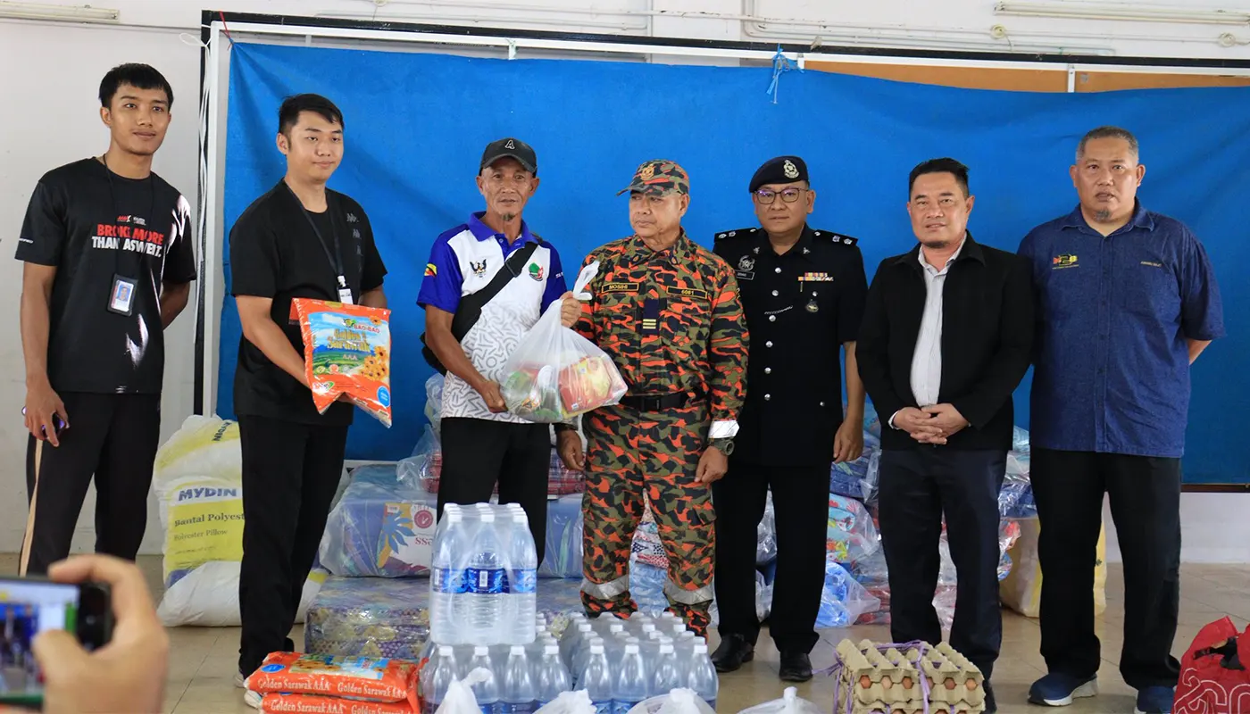 Kampung Tengah Fire Victims Receive Aid from Sri Aman District Disaster Committee