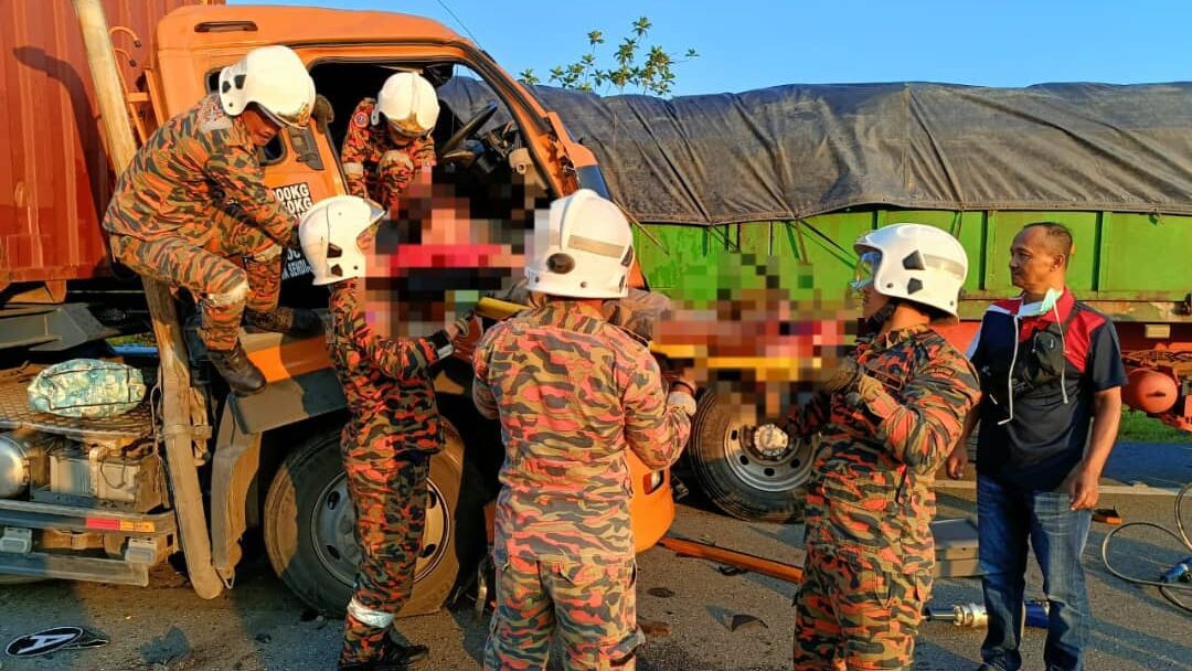 Lorry Rear-End Crash in Roban Leaves One Injured Early Morning 1 Lorry Rear-End Crash in Roban Leaves One Injured Early Morning