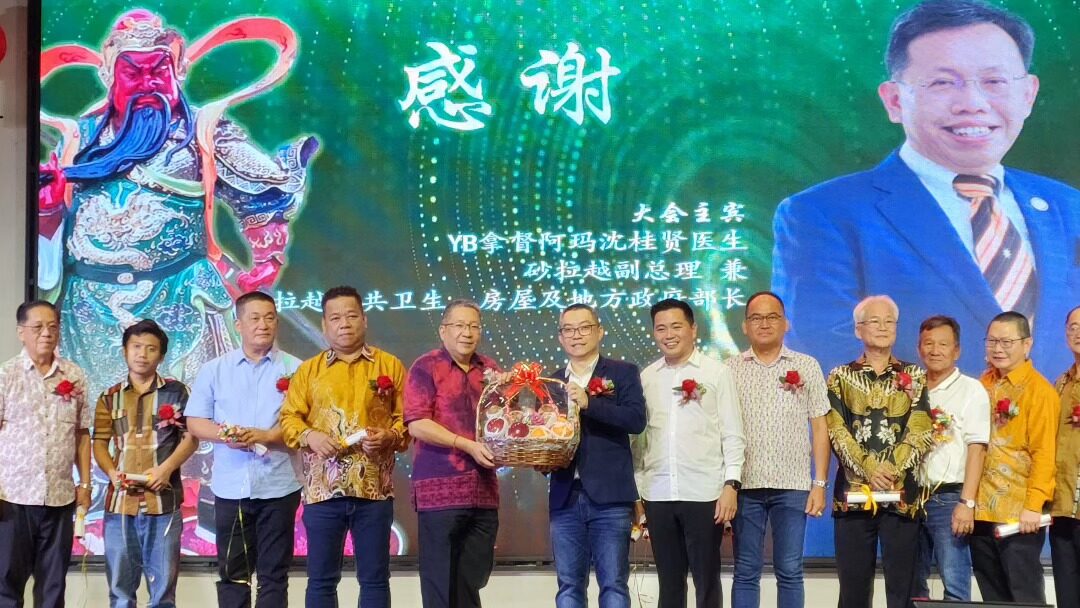 MBKS Mayor Dato Wee Honours Guan Gong Spirit at Kuching Yi Qi Tang Event