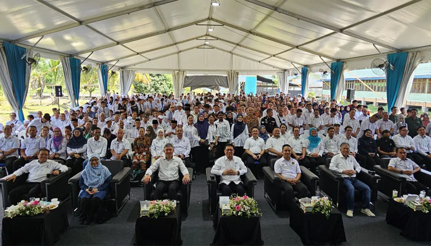 PETRONAS Empowers Education at SMK Sebuyau Through CSR Outreach 1 PETRONAS Empowers Education at SMK Sebuyau Through CSR Outreach