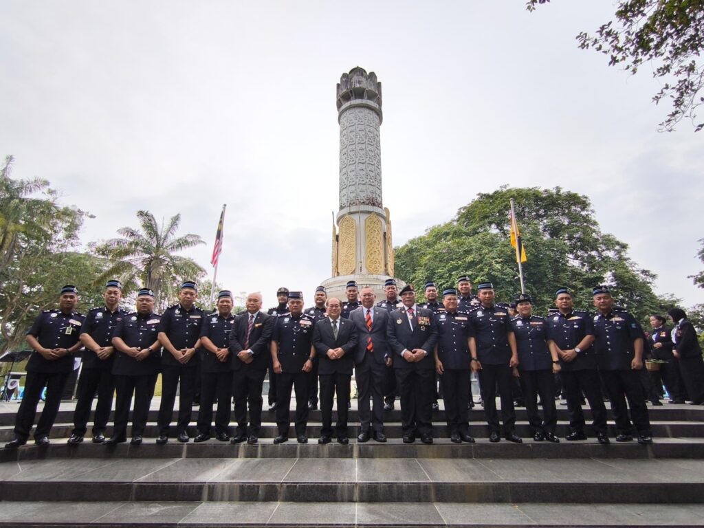 Sarawak Commemorates Heroes’ Day 2025 with Patriotic Ceremony in Kuching 2 Sarawak Commemorates Heroes’ Day 2025 with Patriotic Ceremony in Kuching