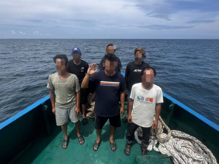 Tugboat Without Documents Seized in Miri Waters, 6 Indonesians Detained