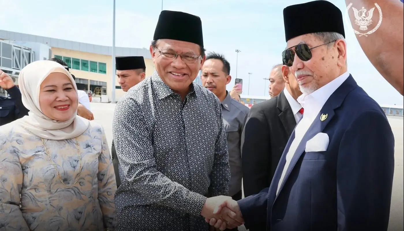 Tun Pehin Sri Dr Wan Junaidi Arrives in Miri Ahead of Sarawak Day 2025