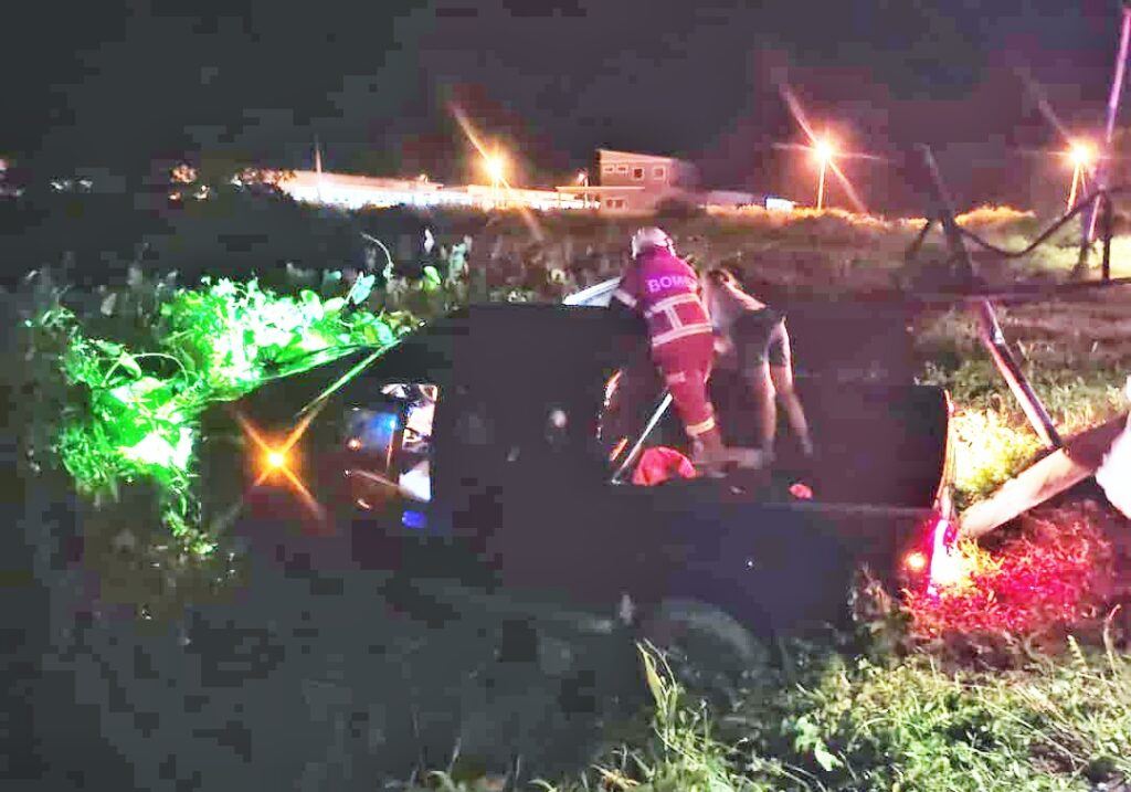 Two Injured in Toyota Hilux Crash Near Betong Petrol Station
