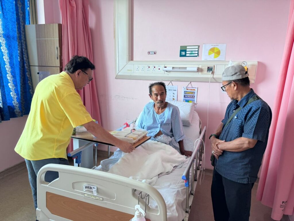 YB Lo Khere Chiang Visits Sick Constituents to Show Care and Support 2 YB Lo Khere Chiang Visits Sick Constituents to Show Care and Support
