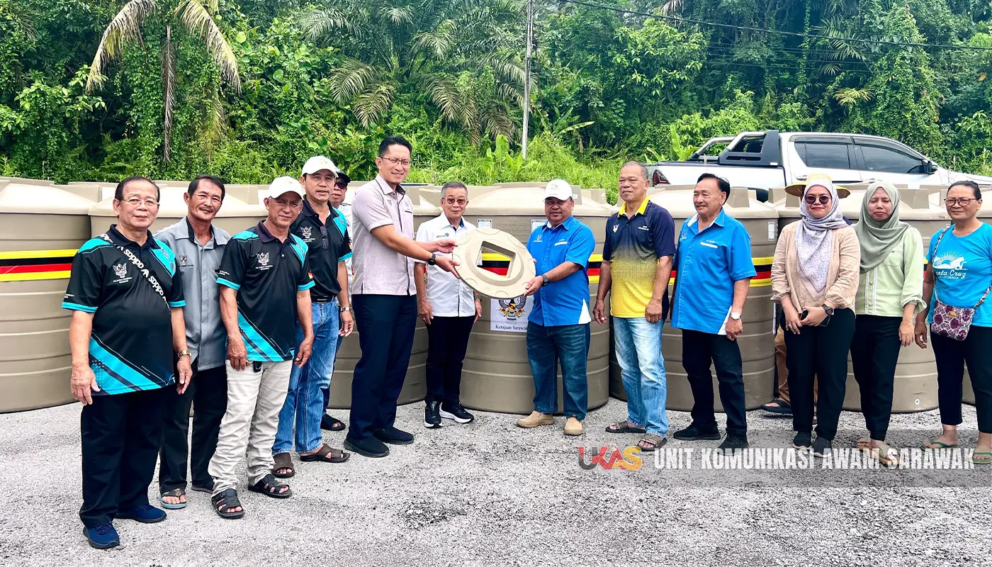 Gedong District Receives 101 Water Tanks for Rural Supply