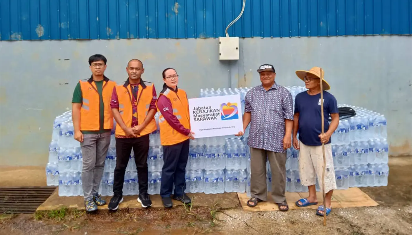 JKM Distributes Over 600 Boxes of Drinking Water to Drought-Affected Villages in Mambong 1 JKM Distributes Over 600 Boxes of Drinking Water to Drought-Affected Villages in Mambong