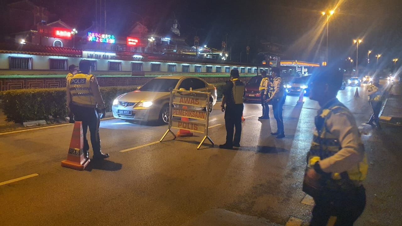 Kuching Police Arrest Three Drunk Drivers in Road Safety Operation