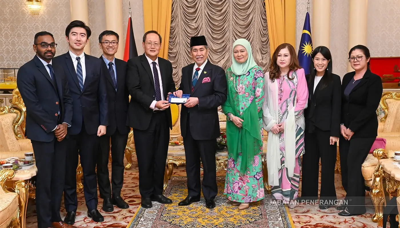 Sarawak Governor Hosts Singapore Minister for Manpower at Astana Negeri