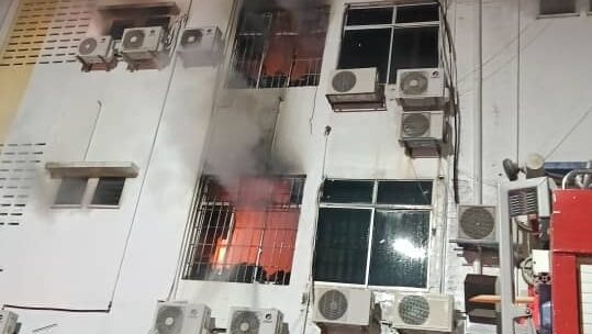 Early Morning Fire Burned Three-Storey Building in Miri, No Injuries