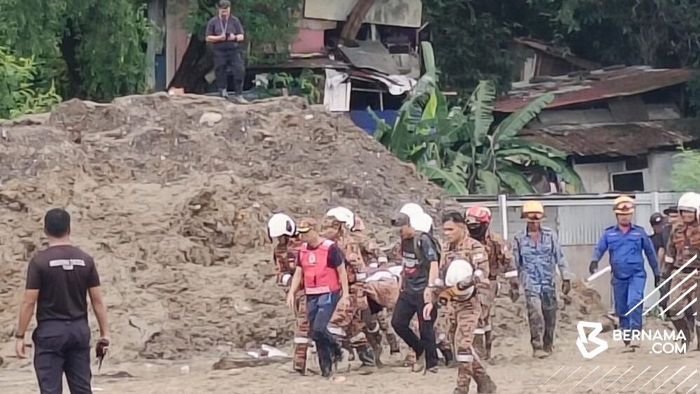 Landslide in Kampung Cenderakasih Claims Five Lives, More Feared Buried 1 Landslide in Kampung Cenderakasih Claims Five Lives, More Feared Buried