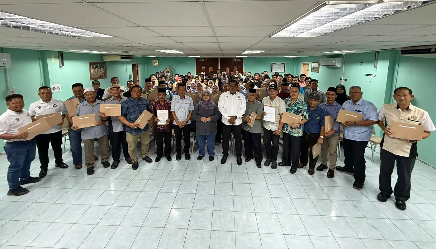 RM300,000 Grants and RM13,700 Education Aid Distributed in Samarahan 1 RM300,000 Grants and RM13,700 Education Aid Distributed in Samarahan