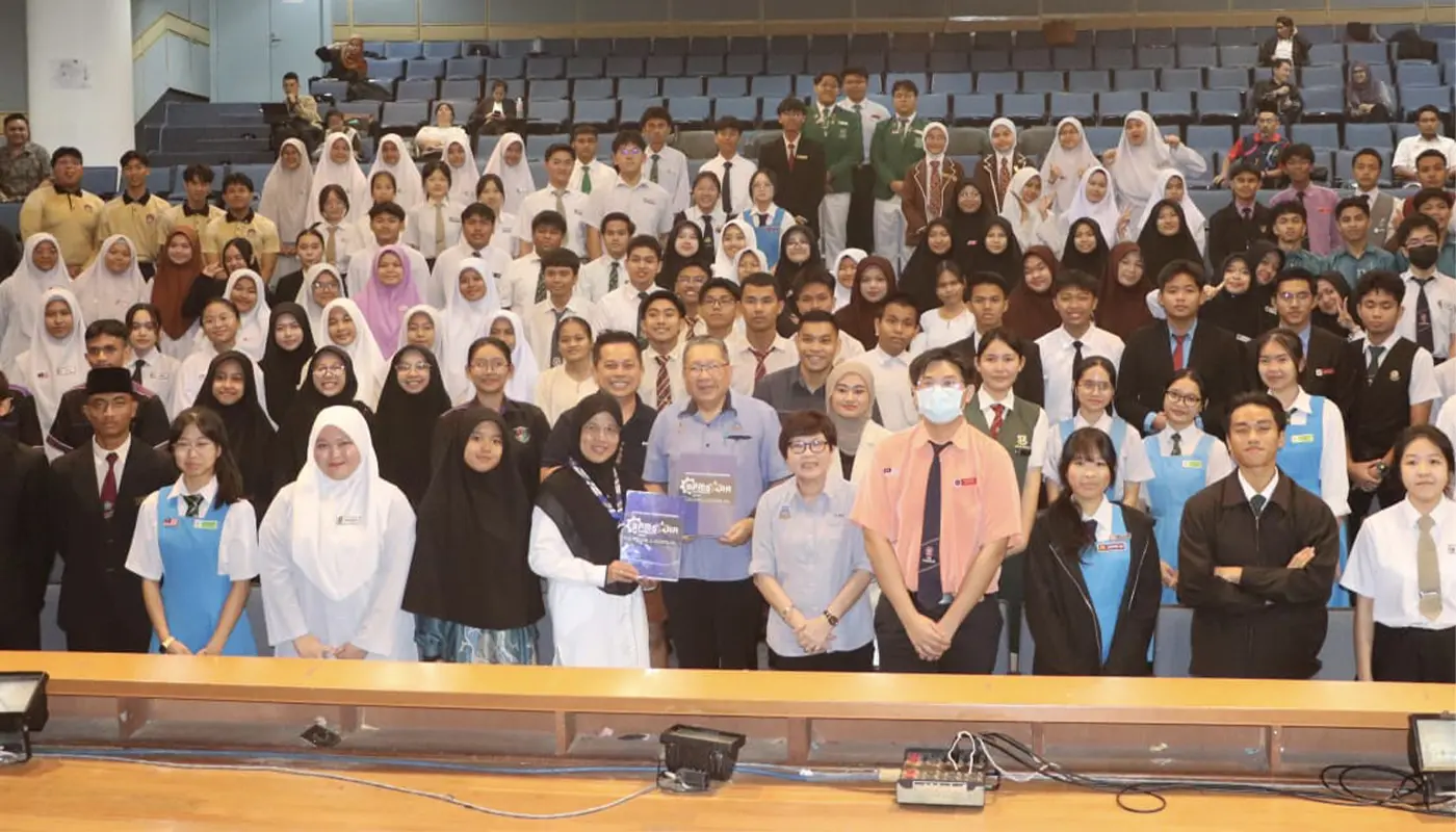 SPM STAR Workshop 2025 Ends in Kuching with Call for Student Discipline & Highlights Free Tertiary Education 1 SPM STAR Workshop 2025 Ends in Kuching with Call for Student Discipline & Highlights Free Tertiary Education