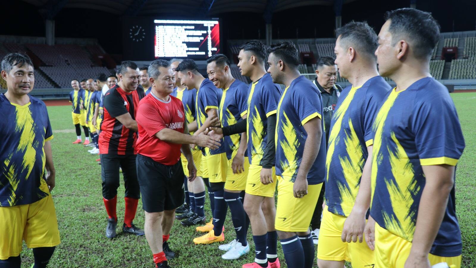 Sarawak Senior Police Officers Strengthen Ties Through 2025 Friendly Football Match