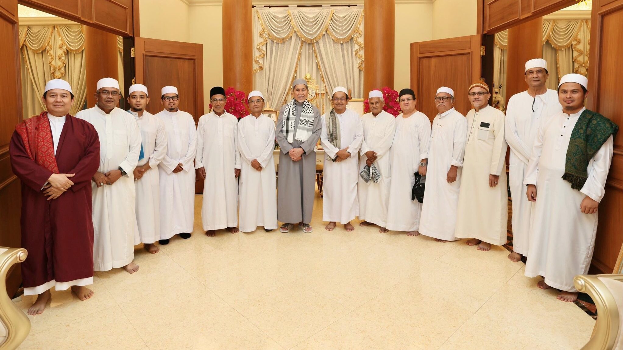 TYT Sarawak Hosts Family Reunion Dinner at Official Residence 1 TYT Sarawak Hosts Family Reunion Dinner at Official Residence