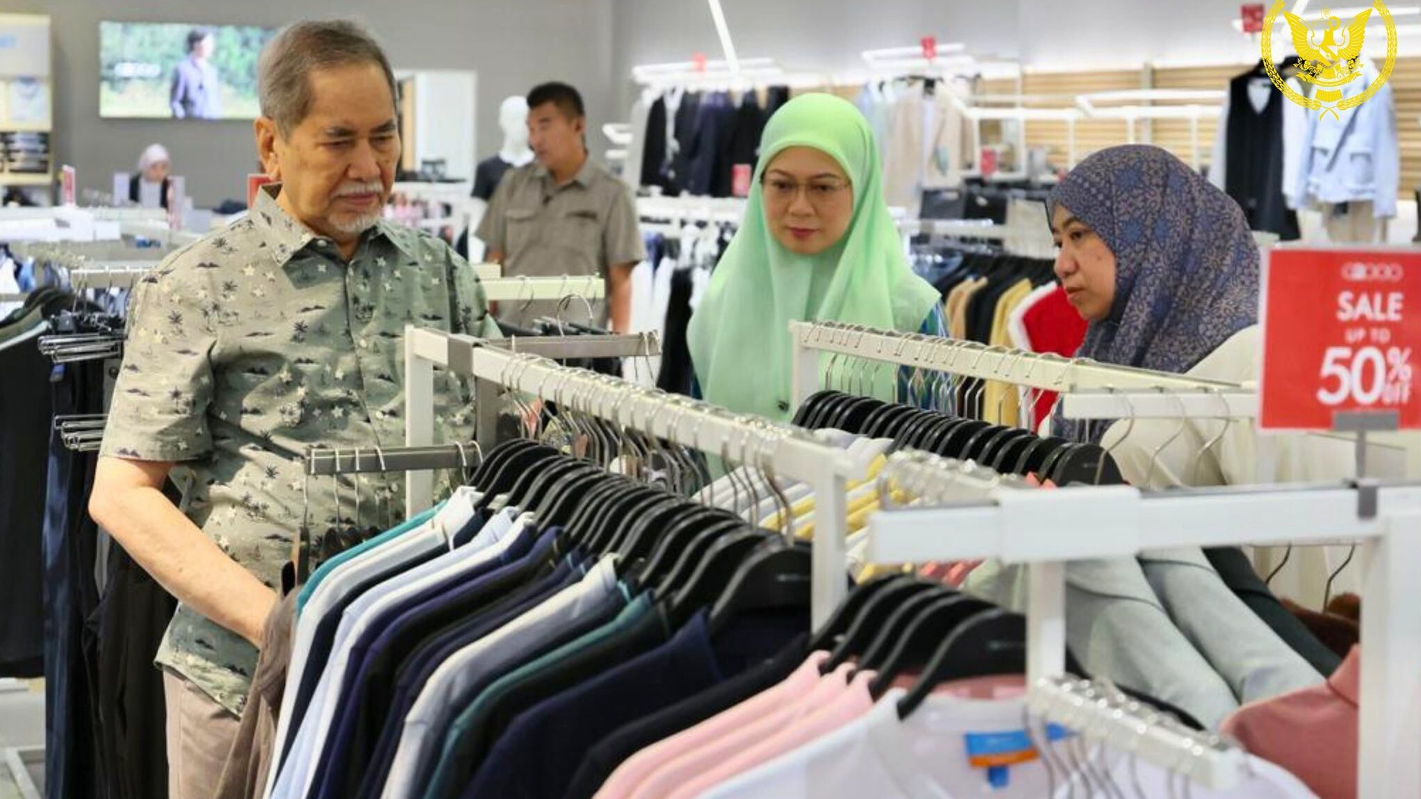 Tun Pehin Sri and Toh Puan Enjoy Weekend Outing at Vivacity Megamall 1 Tun Pehin Sri and Toh Puan Enjoy Weekend Outing at Vivacity Megamall