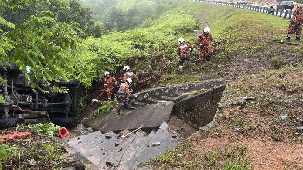 Army Truck Plunges Into Ravine Near Menora Tunnel, One Soldier Killed 1 Army Truck Plunges Into Ravine Near Menora Tunnel, One Soldier Killed