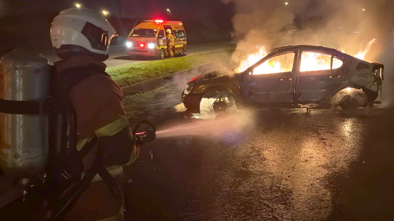 Car Completely Destroyed in Midnight Blaze Near SK Orang Kaya Mohamad, Bintulu 1 Car Completely Destroyed in Midnight Blaze Near SK Orang Kaya Mohamad, Bintulu