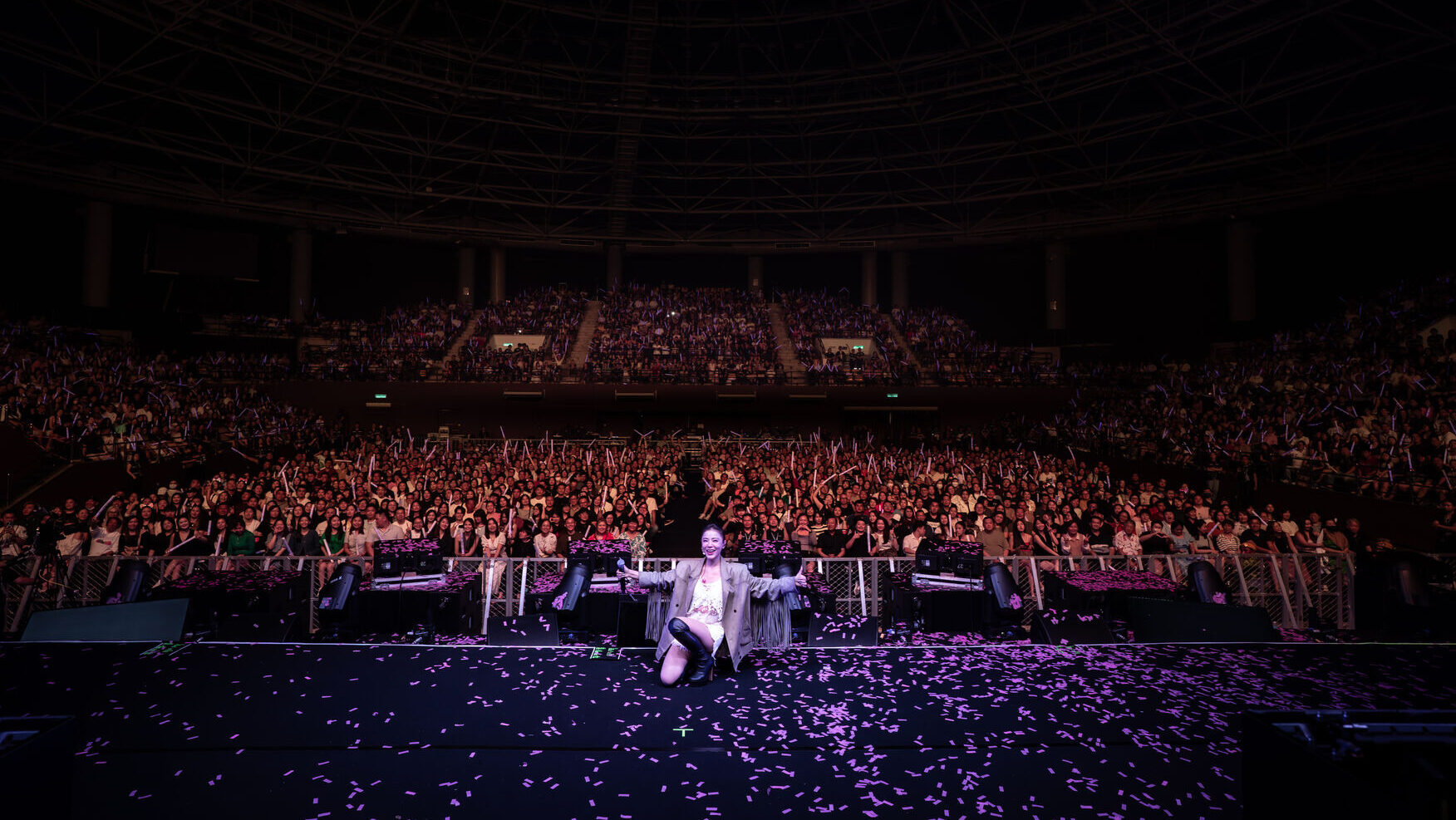 Della Rocks Kuching: Emotional, Energetic, and Full of Heart!