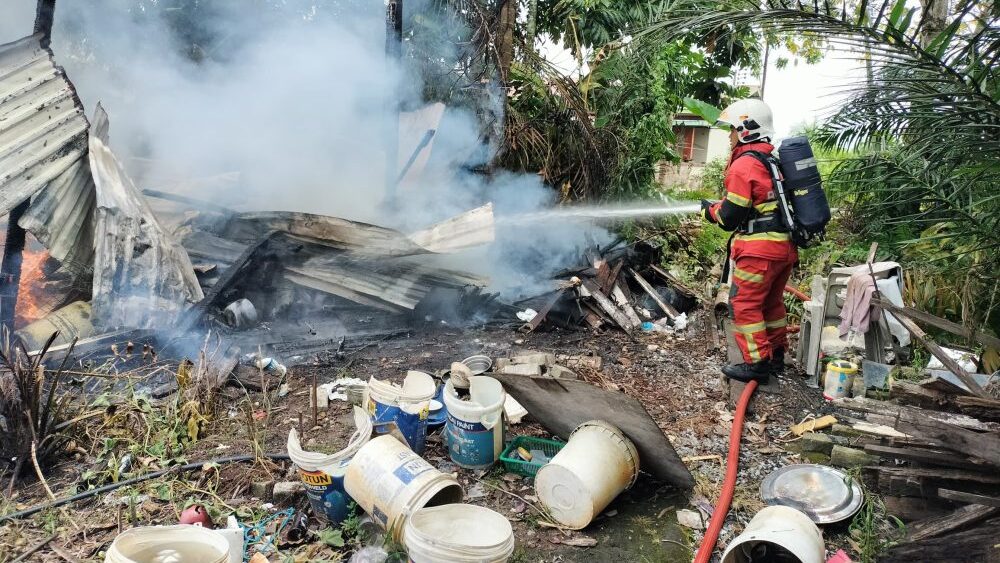 Elderly Man’s Home Razed to the Ground in Tudan Desaras 5B Fire 1 Elderly Man’s Home Razed to the Ground in Tudan Desaras 5B Fire