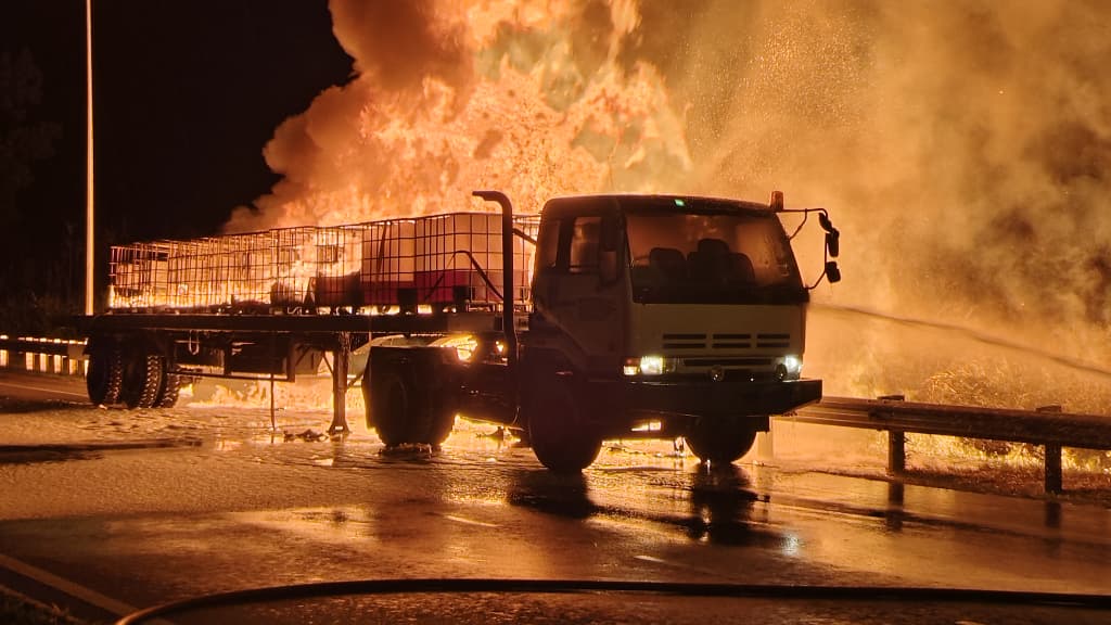 Hazmat Team Contain Chemical Spill After Lorry Fire in Miri