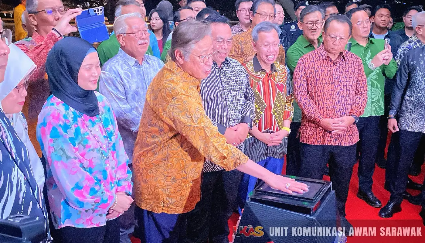Kuching Illuminates with Heritage Lights and Floral Festival