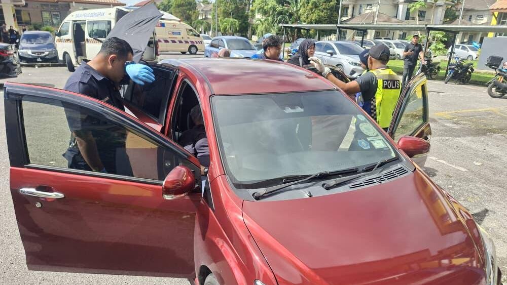 Man Found Dead Inside Car at Demak Laut Customs House