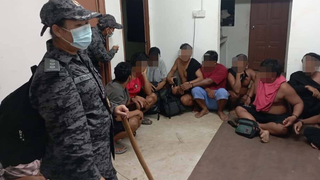 OPS SAPU JIM Sarikei Cracks Down on 17 Illegal Immigrants in Ulu Pedanum Estate