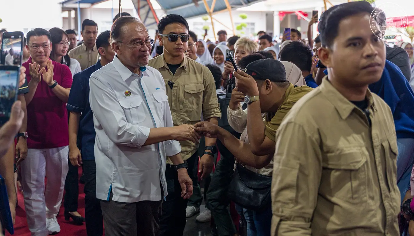 PM Anwar Encourages Unity in Multicultural Malaysia at MADANI Deepavali Donation Event