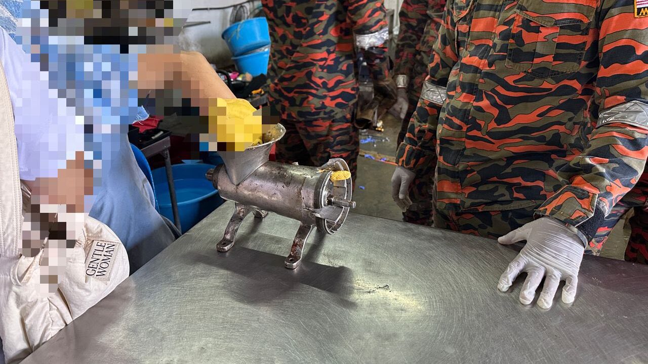 Woman’s Hand Trapped in Fish Ball Blender!