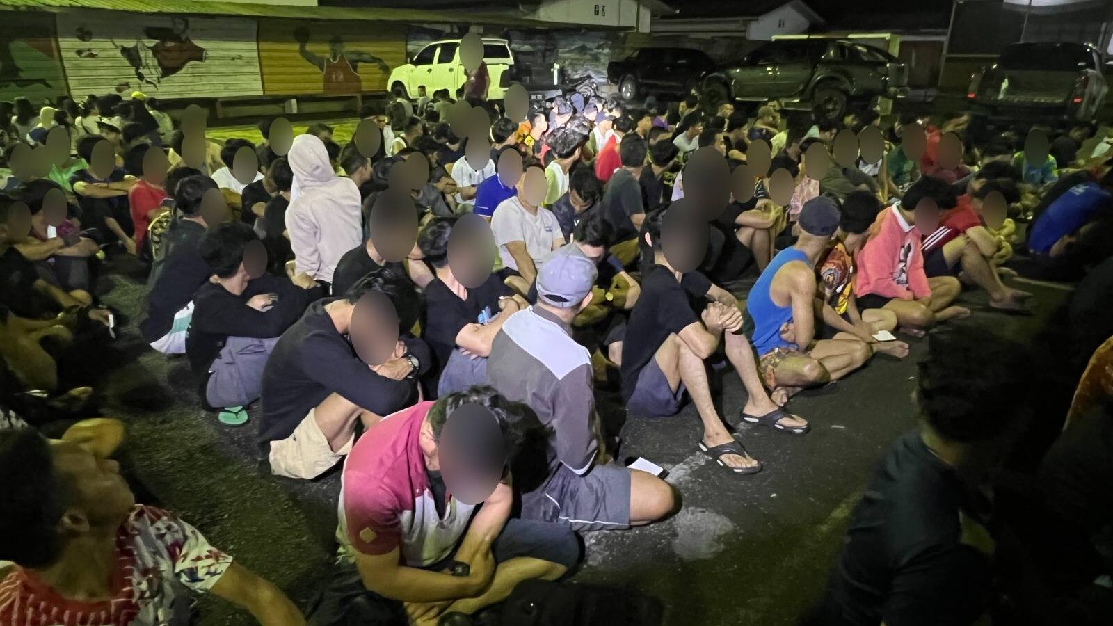 𝗢𝗣𝗦 𝗦𝗔𝗣𝗨 𝗕𝗜𝗡𝗧𝗨𝗟𝗨: 203 Foreign Workers Detained in Early Morning Raid