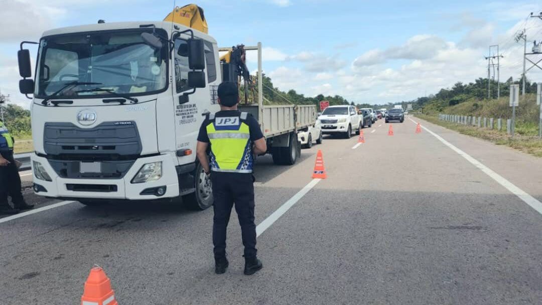 JPJ Betong Tightens Road Safety Enforcement in Pan Borneo Operation