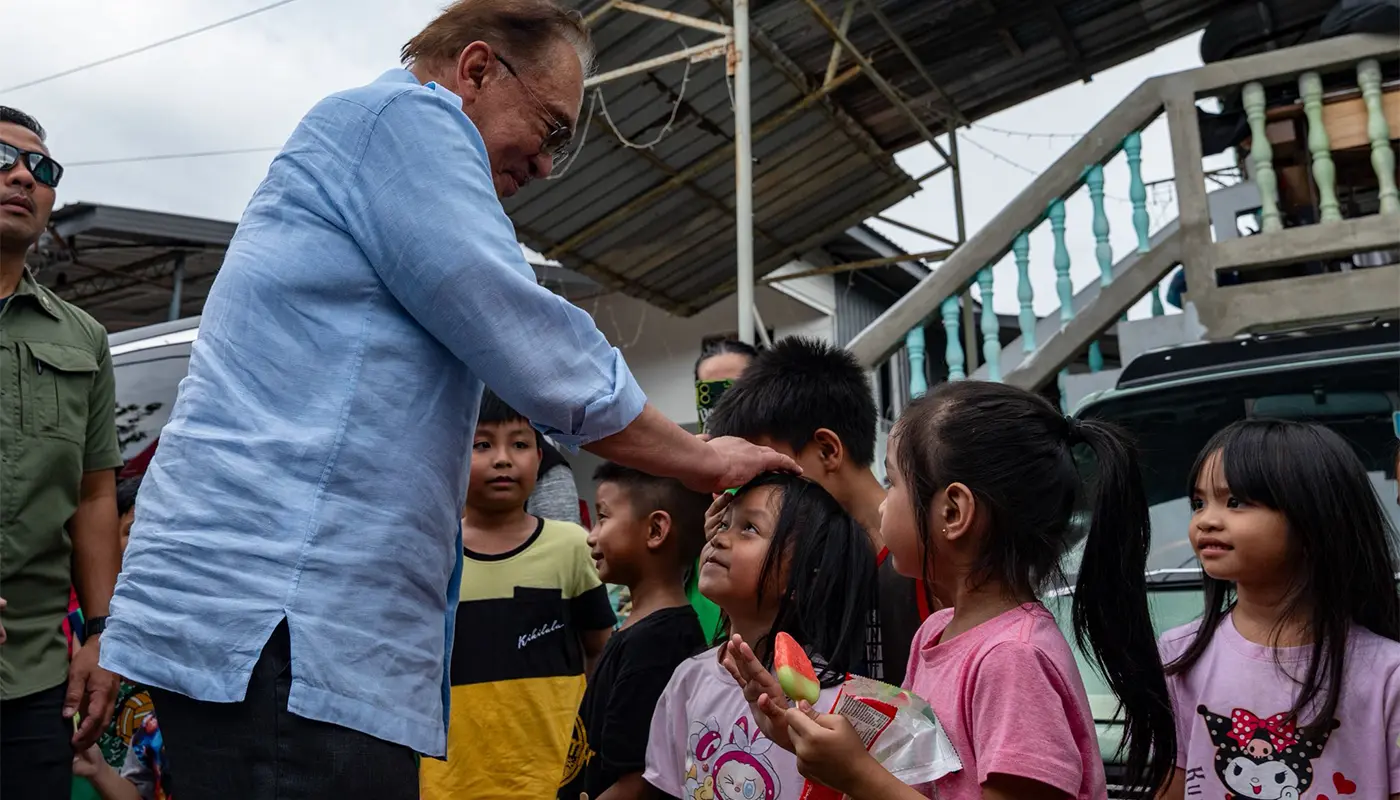 PM Anwar Orders Aid for Fire Victims, Reaffirms Sabah’s Welfare Commitment 1 Kota Kinabalu, Kota Kinabalu News, Sabah, Sabah News, Malaysia, Malaysia News, Anwar Ibrahim