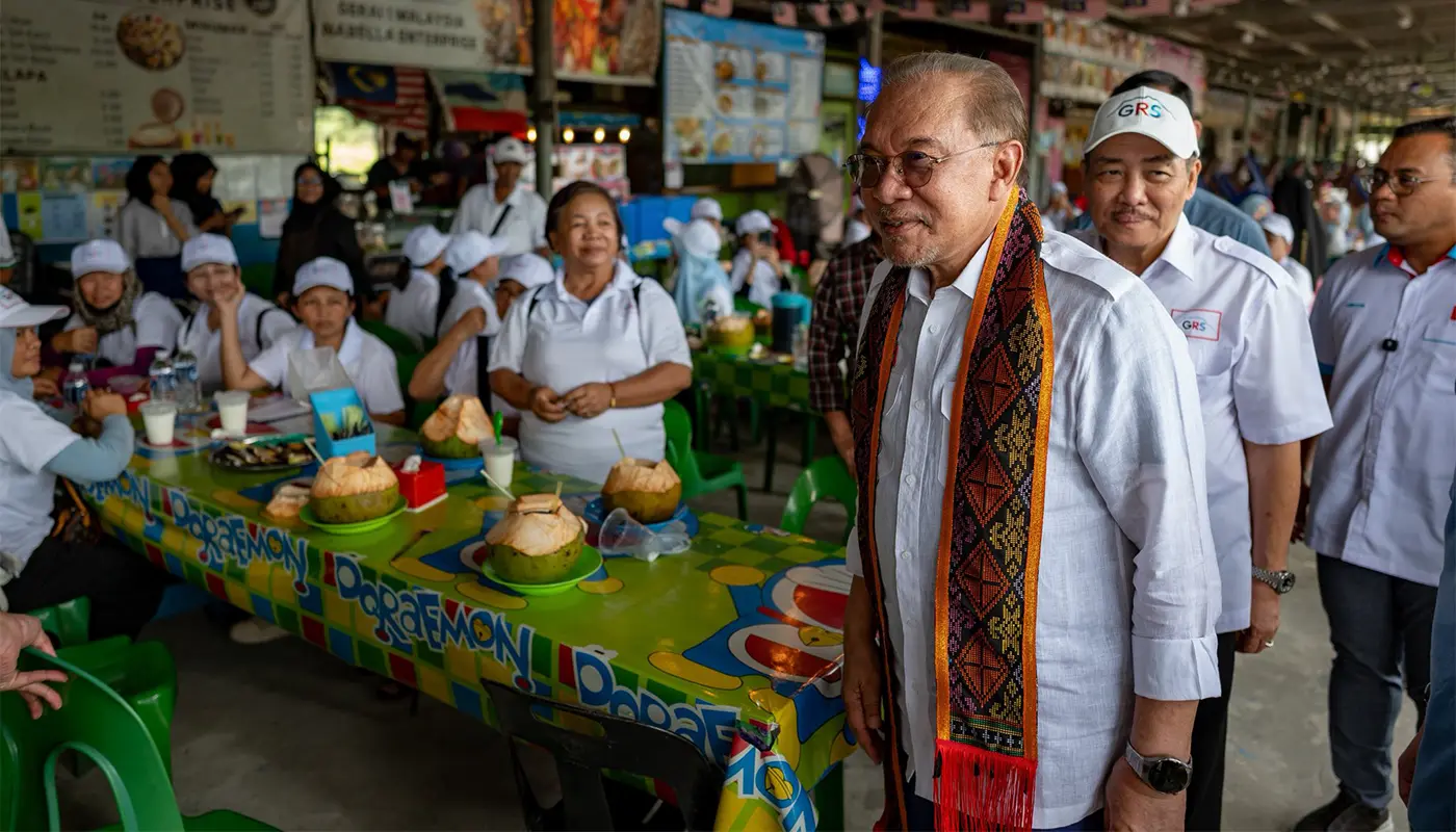 PM Anwar and Hajiji Meet Salut Traders, Hear Community Voices 1 Tuaran, Tuaran News, Sabah Election, Sabah, Sabah News, West Coast Division,West Coast Division News