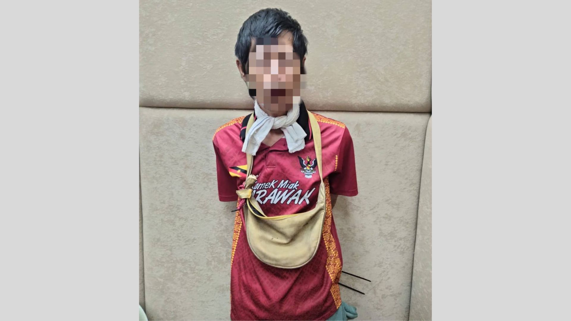 Police Arrest Man Who Threatened Inspector with Meat Cutter at Kuching Waterfront 1 Police Arrest Man Who Threatened Inspector with Meat Cutter at Kuching Waterfront