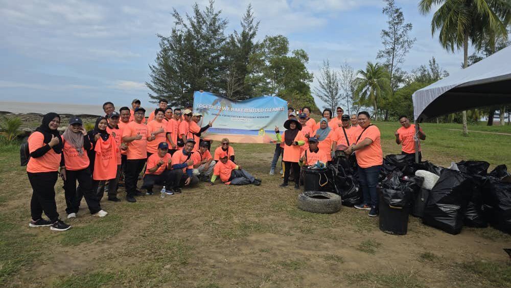 Community Joins Hands for Beach Cleaning Drive in Tanjung Batu